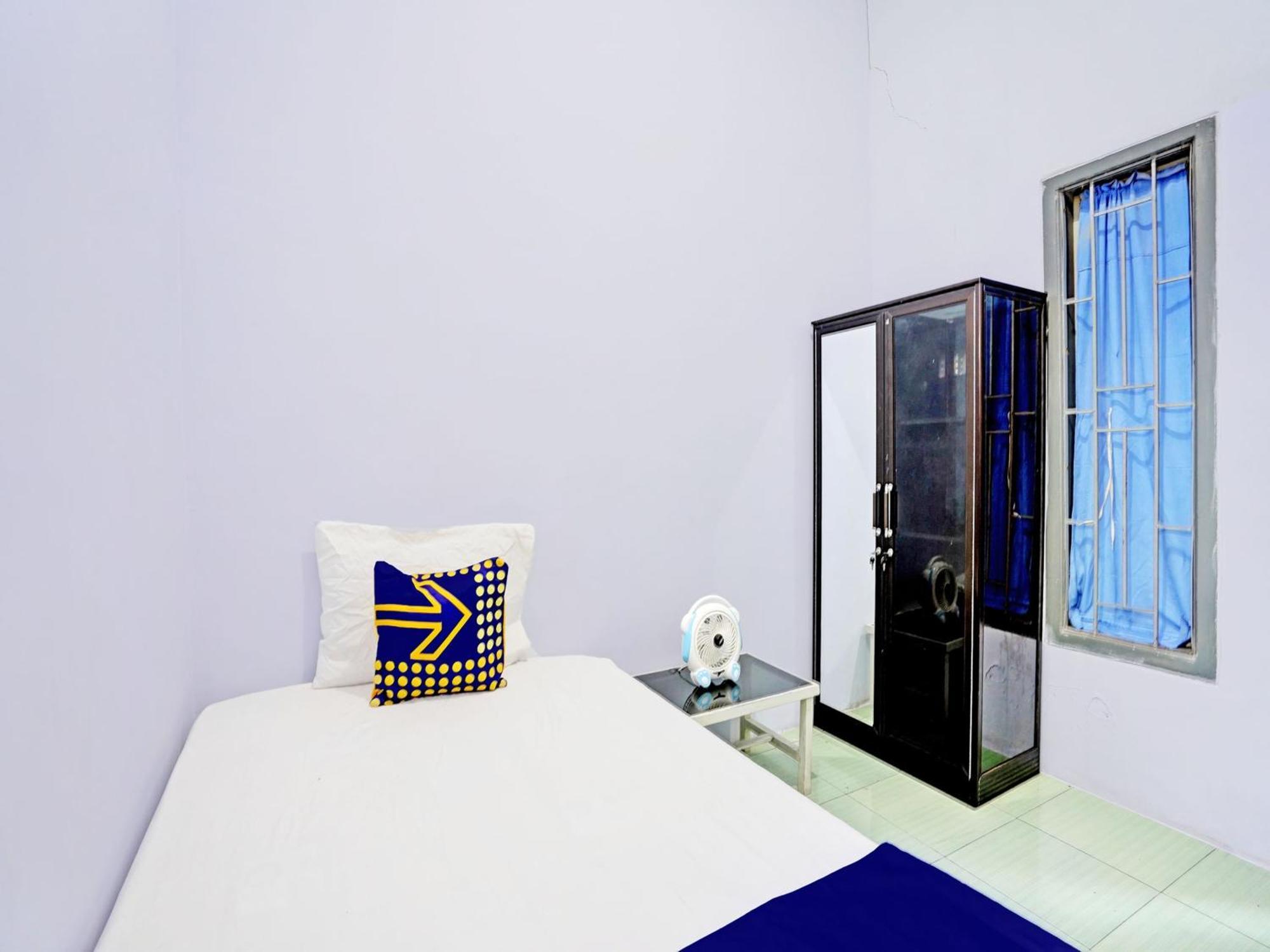 Oyo Life 92937 Kost Putri Sarkara Syariah Hotel Banyuwangi  Ngoại thất bức ảnh