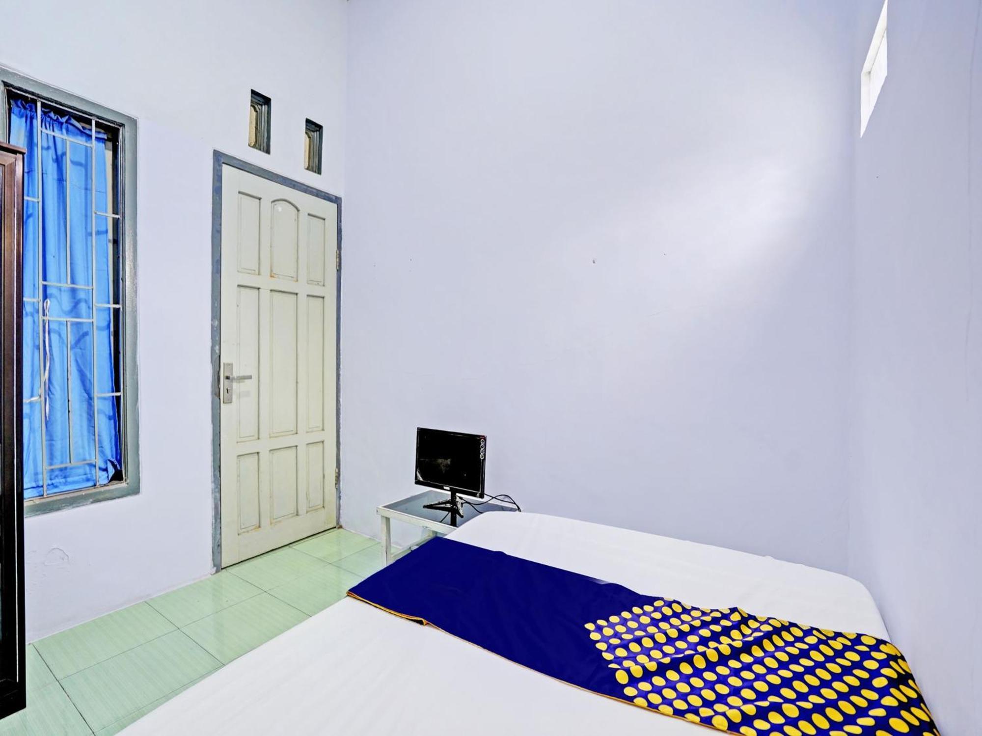 Oyo Life 92937 Kost Putri Sarkara Syariah Hotel Banyuwangi  Ngoại thất bức ảnh