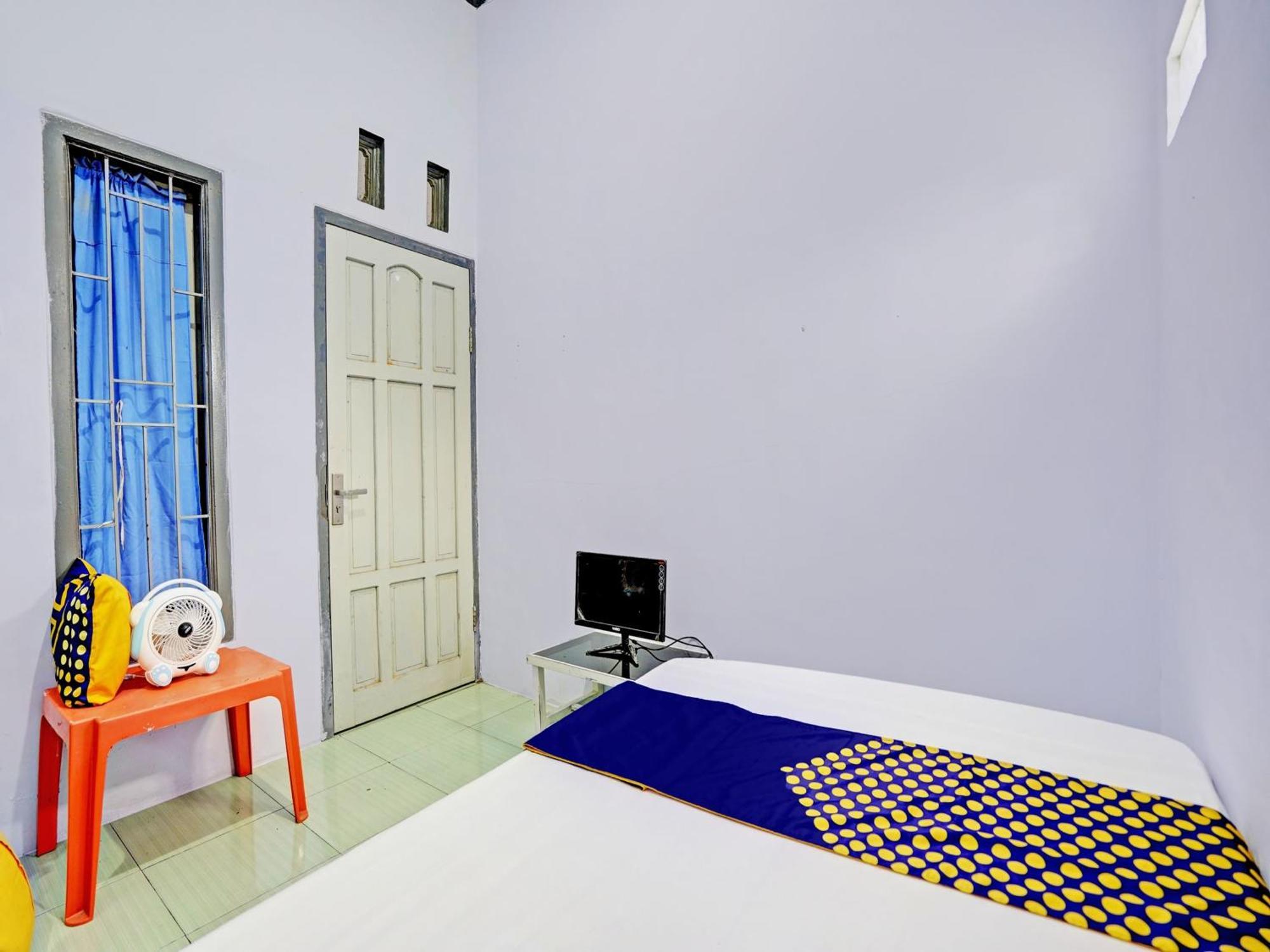Oyo Life 92937 Kost Putri Sarkara Syariah Hotel Banyuwangi  Ngoại thất bức ảnh