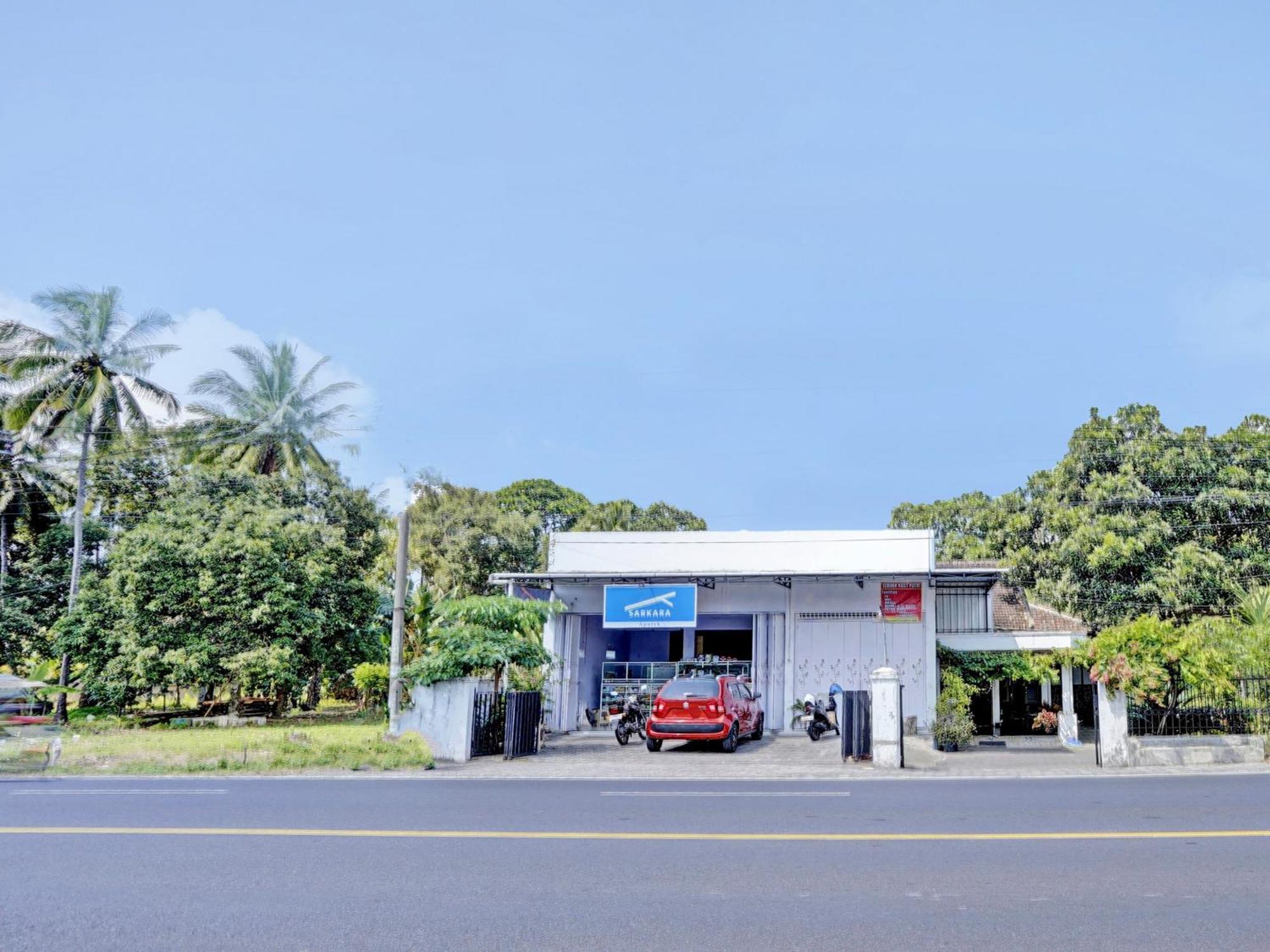 Oyo Life 92937 Kost Putri Sarkara Syariah Hotel Banyuwangi  Ngoại thất bức ảnh