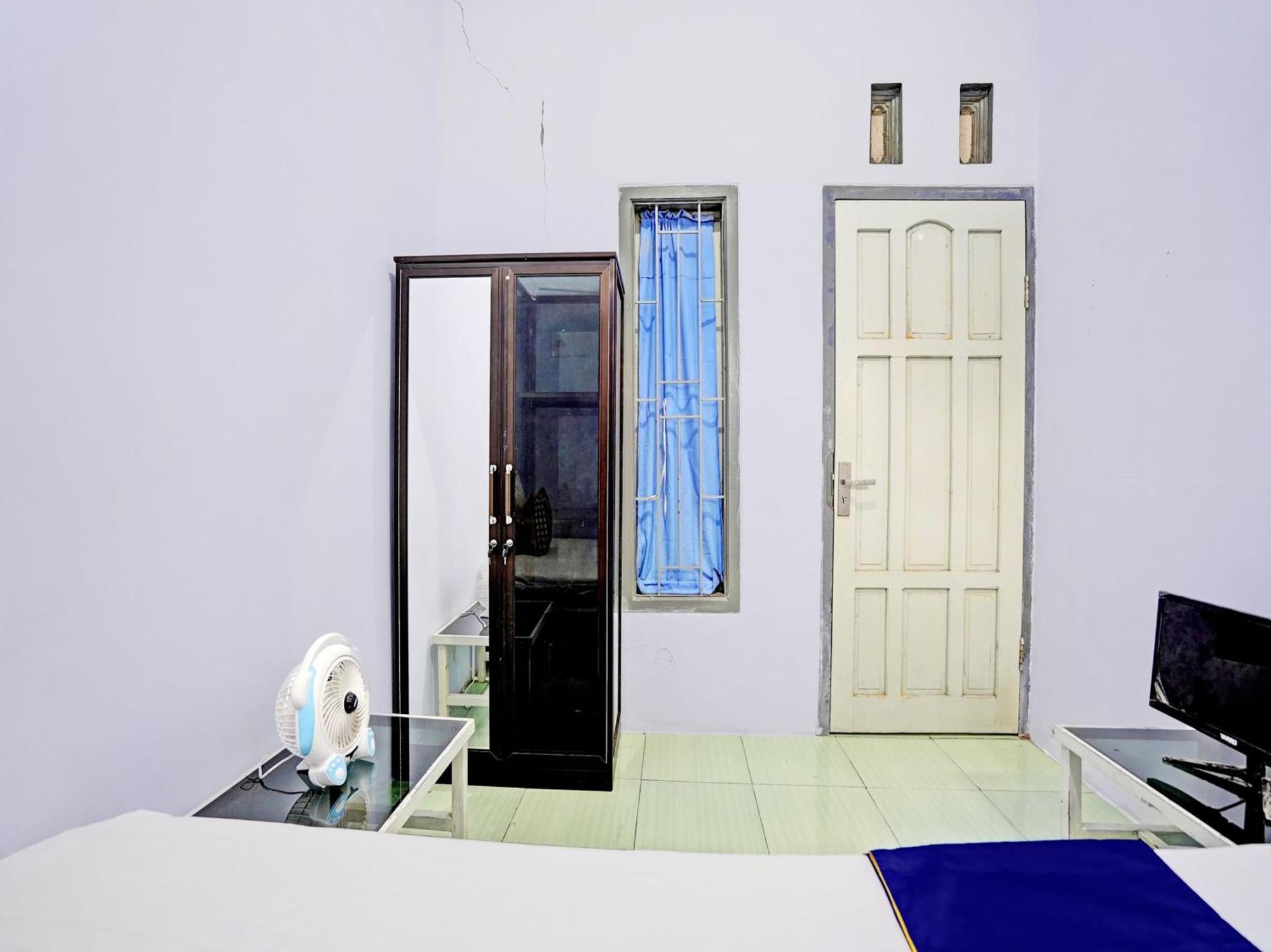 Oyo Life 92937 Kost Putri Sarkara Syariah Hotel Banyuwangi  Ngoại thất bức ảnh