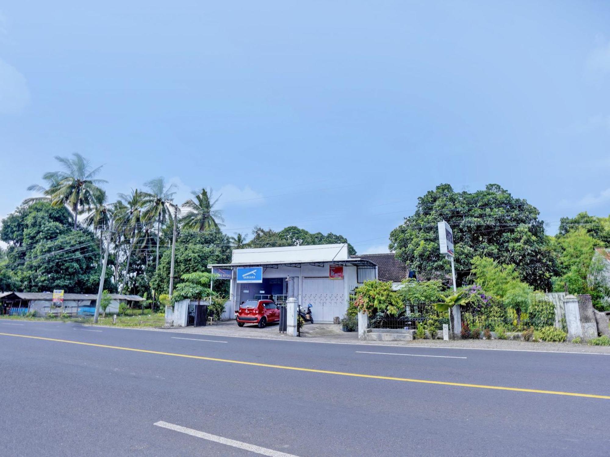 Oyo Life 92937 Kost Putri Sarkara Syariah Hotel Banyuwangi  Ngoại thất bức ảnh